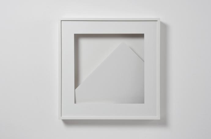 Tom Mosley, Schattenkasten A1-II-86, 1986, Holz . Karton . Glas, 52 x 52 x 7 cm