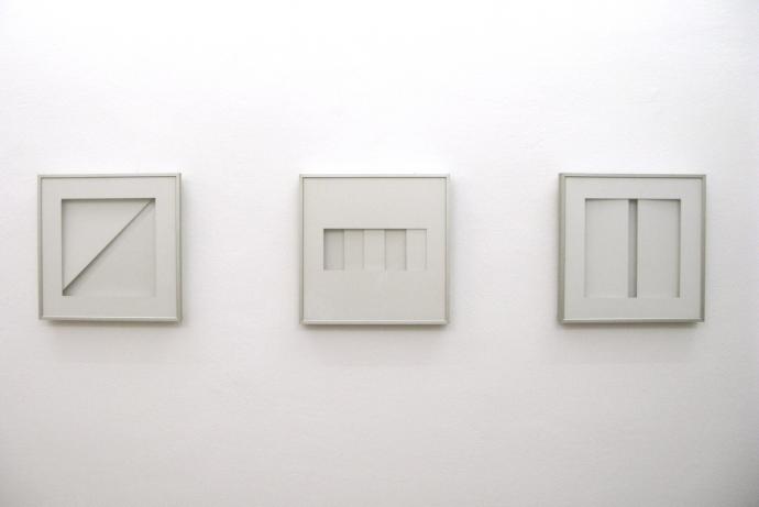 Tom Mosley, Shadow-Boxes, 1978 / 1981, Karton, Metall, Plexiglas, je 30 x 30 x 3 cm