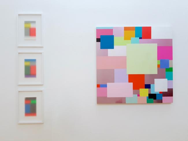 Edda Jachens, Kleine Meditationen, 2012, Acryl und Paraffin auf Holz, 24 x 15 x 1.5 cm, Ausstellungsansicht Galerie Corona Unger  (mit Marco Casentini)