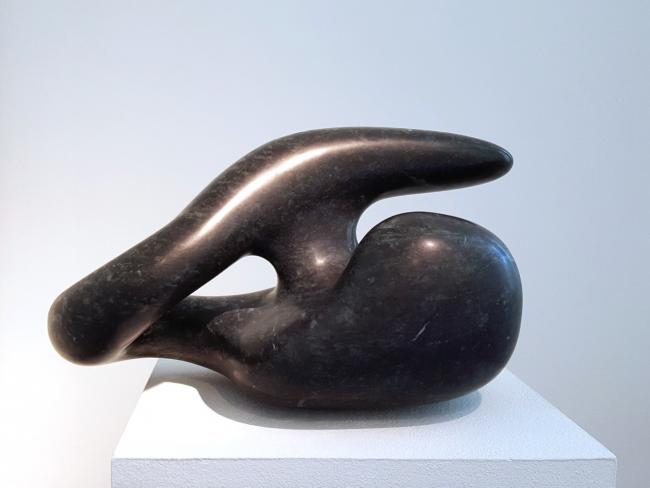 Peter Dörflinger, o. T., 2017, Serpentin, Höhe 21 cm, Ansicht A