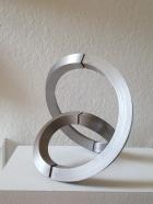 Robert Krainhöfner, Doppelkreis Vierkant IV, 2017, Stahl, Höhe 26 cm, Ausstellungsansicht B