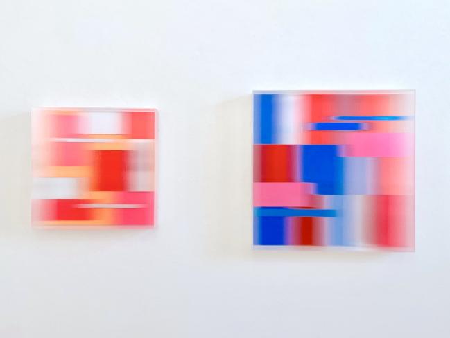 Christiane Grimm, Capriccio I, 2024, Mischtechnik und Acrylglas, 60 x 60 x 10 cm / Peppiness II, 2024, Mischtechnik und Acrylglas, 80 x 80 x 10 cm