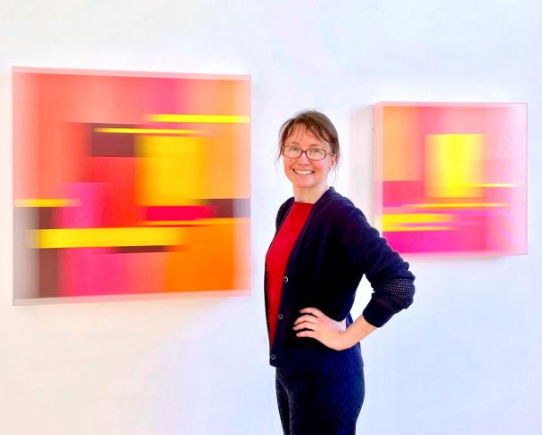 Christiane Grimm, Peppiness I, 2024, 80 x 80 x 10 cm / New Space III (thrilled), 2022, Mischtechnik und Acrylglas, 60 x 60 x 10 cm, Ausstellungsansicht Galerie Corona Unger, Bremen