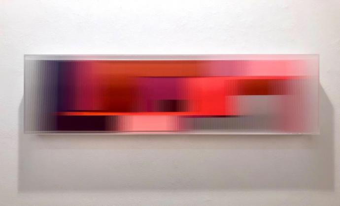Christiane Grimm, carry on, 2018 / 2020, Mischtechnik und Acrylglas, 30 x 110 x 10 cm