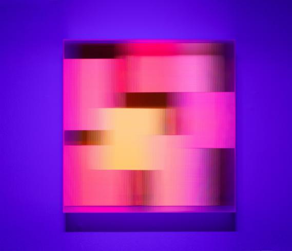 Christiane Grimm, new space I, 2023, Mischtechnik und Acrylglas, 60 x 60 x 10 cm, Schwarzlicht