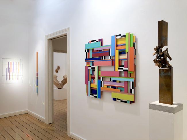 Dieter Balzer, Xeox (14-2), Folie auf MDF, 100 x 100 x 5 cm, Ausstellungsansicht Galerie Corona Unger