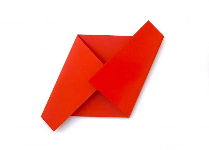 Dirk Rathke, # 787 folded square red, 2016, Stahl lackiert, 37 x 35 x 5 cm