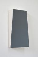 Dirk Rathke, # 817 Minitower V, 2017, Öl auf Baumwolle, 34 x 175 x 75 cm