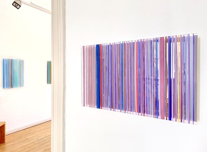 Eckart Hinze, OBJ 36, 2024, Acryl und Harz auf Acrylglas, 30 x 20 x 5 cm, Ausstellungsansicht