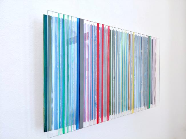Eckart Hinze, OBJ 49, 2025, Acryl und Harz auf Acrylglas, 30 x 50 x 7 cm, Seitenansicht