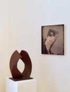 Fernando X. González, Naturalezza IV, 2020, Öl auf Holz, 44,7 x 33,5 cm, Ausstellungsansicht mit Rüdiger Seidt
