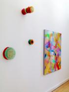 Harald Pompl, Aus der Wand, 2016, Harz, Pigmente und Metall, Länge 9 cm / 29 cm / 7.5 cm, Ausstellungsansicht mit Bim Koehler