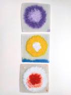 Harald Pompl, Fiori, 2024, Harz und Pigmente, je 16 x 16 cm