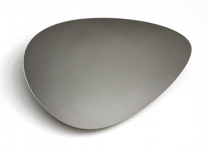 Heiner Thiel, wvz 758, 2023, eloxiertes Aluminium, 80 x 50 x 13 cm