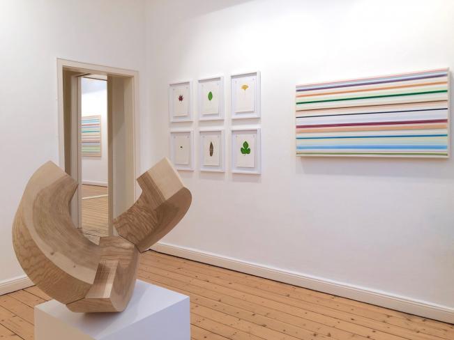 Katrin Heesch, Bild 226, 2019, Pigmente und Latex auf Leinwand, 60 x 110 cm, Ausstellungsansicht mit Robert Krainhöfner