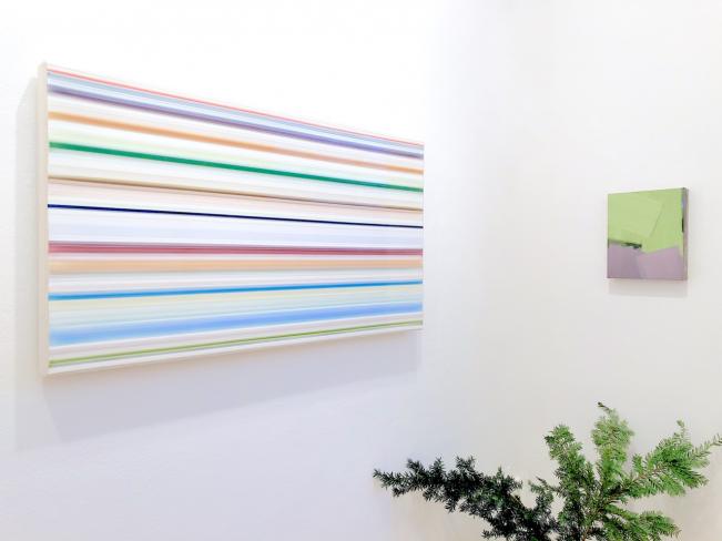 Katrin Heesch, Katrin Heesch Bild 226 2019 Pigmente und Latex auf Leinwand 60 x 110 cm Ausstellungsansicht