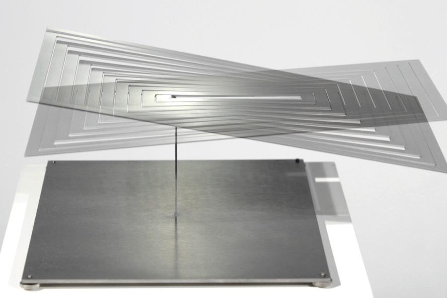 Martin Willing Bewegte Flache horizontal 20162024 Titan wasserstahlgeschnitten vorgespannt auf justierbarer Titan Platte Hohe 12 cm Lange 36 cm Breite 36 cm Doppelbelichtung a