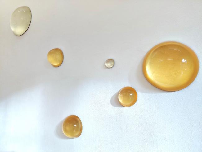 Diederik Storms, Drops of Gold - 6 Wandobjekte, Galerie Corona Unger