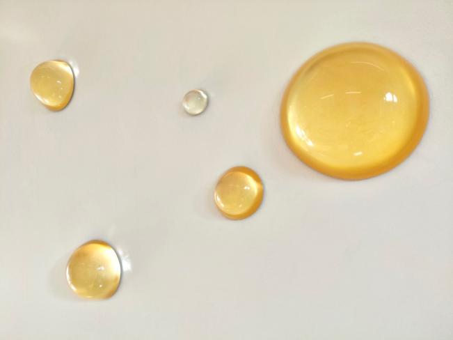 Diederik Storms, Drops of Gold - Installation, Galerie Corona Unger