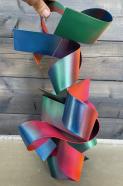 Hans Schüle, Loops XXIII, 2023, Lack auf Stahl, 45 x 30 x 30 cm, Ansicht