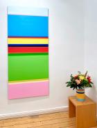 Nicholas Bodde, No. 1557 Vertical, 2021, Öl und Acryl auf Aluminium, 200 x 86 cm, Ausstellungsansicht