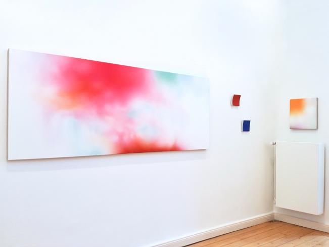 Paola Neumann, 2018-05, Öl und Acryl auf Leinwand, 85 x 225 cm, Ausstellungsansicht