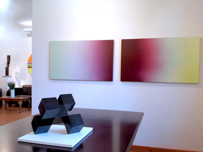 Paola Neumann, mauve / Einbruch, 2009, Öl und Acryl auf Leinwand, je 65 x 110 cm, Ausstellungsansicht
