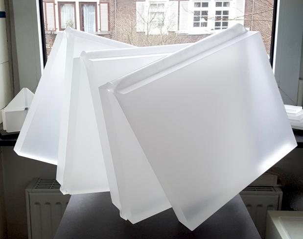Robert Krainhöfner, Verdrehung, 5-fach gefaltet, 2016, Acrylglas 5 cm, Höhe 40 cm