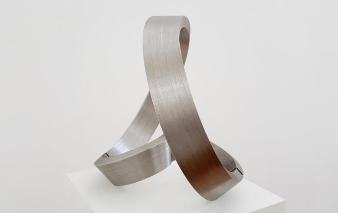 Robert Krainhöfner, Bandkreis II, 2019, Stahl gedreht, 26 x 26 x 20 cm