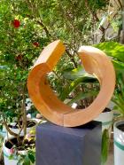 Robert Krainhöfner, Ringband I 90° offen, 2017, Erlenholz gedreht, Höhe 50 cm