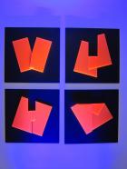 Robert Krainhöfner, Quadrat gefaltet I-IV, 2018, Acrylglas fluoreszierend 6 mm, 70 x 70 cm