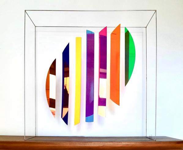Rosali Schweizer, adagio, 2022, Acrylglas und V2A Draht, 80 x 80 x 26 cm, Ansicht 1