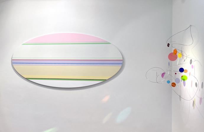 Rosali Schweizer, bubble, 2021, Acrylglas und V2A Draht, 90 x 70 x 50 cm, Ausstellungsansicht mit Nicholas Bodde
