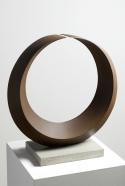 Rüdiger Seidt, Catiahelix stehend, 2024, Cortenstahl, 41 x 42 x 10 cm