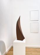 Rüdiger Seidt, Figuration, 2009, Baustahl, 94 x 41 x 40 cm, Ausstellungsansicht Galerie Corona Unger, Bremen