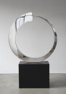 Rüdiger Seidt, Glänzende Tetrahelix, 2018, Edelstahl, 115 x 110 x 20,5 cm