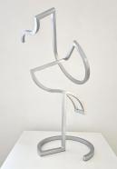 Sonja von Hoeßle, Pipa, 2024, Stahl silbern lackiert, H 81 cm, B 58 cm, T 38 cm, Ansicht 2