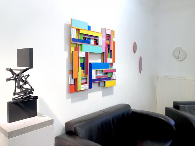 Thomas Röthel, Drehung, Stahl, Höhe 50 cm, Ausstellungsansicht mit Dieter Balzer, Michael Post und Robert Krainhöfner