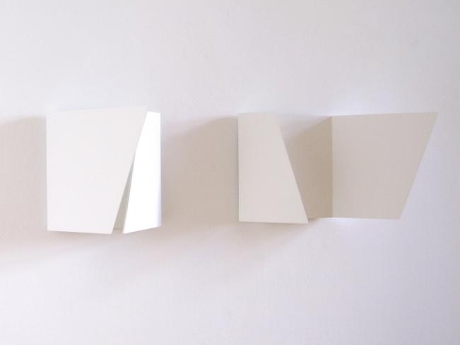 Tom Mosley, Zweiteiliges Schattenrelief, 1994, Lack auf MDF, 30 x 30 cm / 30 x 60 cm