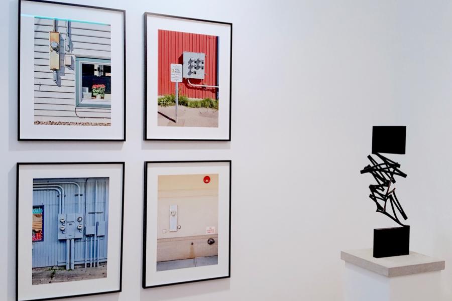 Thomas Roethel Drehung 2018 Stahl Hoehe 64 cm Ausstellungsansicht mit Wolfgang Suemmermann