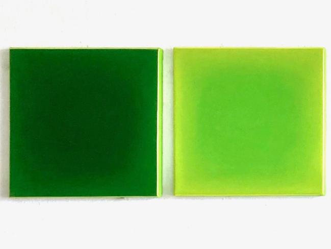 YeunHi Kim, Wiesengrün, 2024, geschliffene Lasuren, Pigmente auf Reispapier auf Holz, je 30 x 30 cm