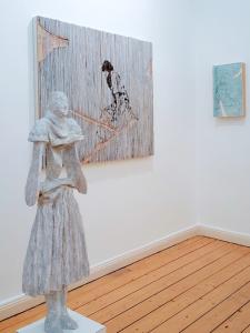 Christofer Kochs, Skulptur und Wandrelief, 2019, Öl und Lack auf Holz