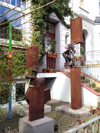 Thomas Röthel, Vertikale Entwicklung, 2014, Höhe 160 cm und Drehung 450°, 2016, Höhe 300 cm