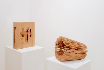 Ansicht der Ausstellung "Alleando" mit Werken von Stephan Wurmer