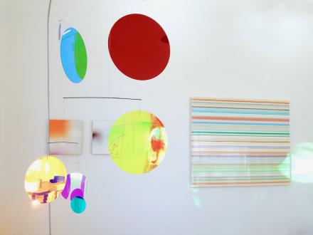 Ausstellungsansicht mit Werken von Rosali Schweizer (Detail), Paola Neumann und Katrin Heesch