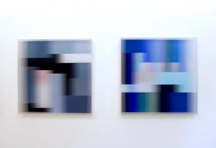 Christiane Grimm, Transformation VIII . 2019, rechts: Auf dem Wasser, 2015 / 2020, Mischtechnik und Acrylglas, je 80 x 80 x 10 cm