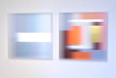 Christiane Grimm, äther II . 2020, rechts: Wild Tulip II . 2020, Mischtechnik und Acrylglas, je 60 x 60 x 10 cm