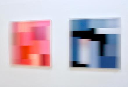 Christiane Grimm, red fluid tonality / Transformation VIII, Mischtechnik und Acrylglas, je 80 x 80 x 10 cm