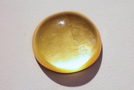 Diederik Storms, Drop of Gold, 2025, Acrylglas, Dm 15 cm