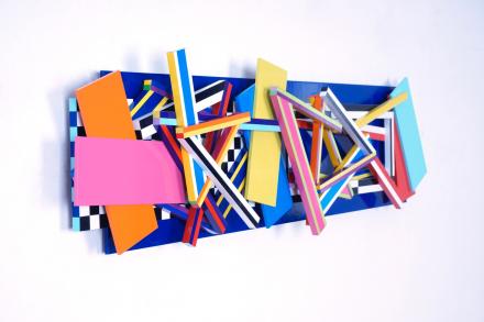 Dieter Balzer, Sampler (17-4), 2017, Farbfolie und MDF, 93 x 22 x 6 cm, Seitenansicht